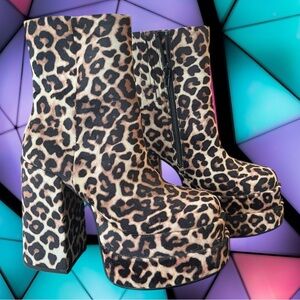 NWT Steve Madden Funky Chunky Leopard Platform COBRA Boots! (*7–runs big!)